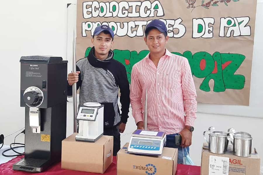 En Planadas, Tolima, asociación de víctimas recibió laboratorio de cafés especiales por parte de la unidad.